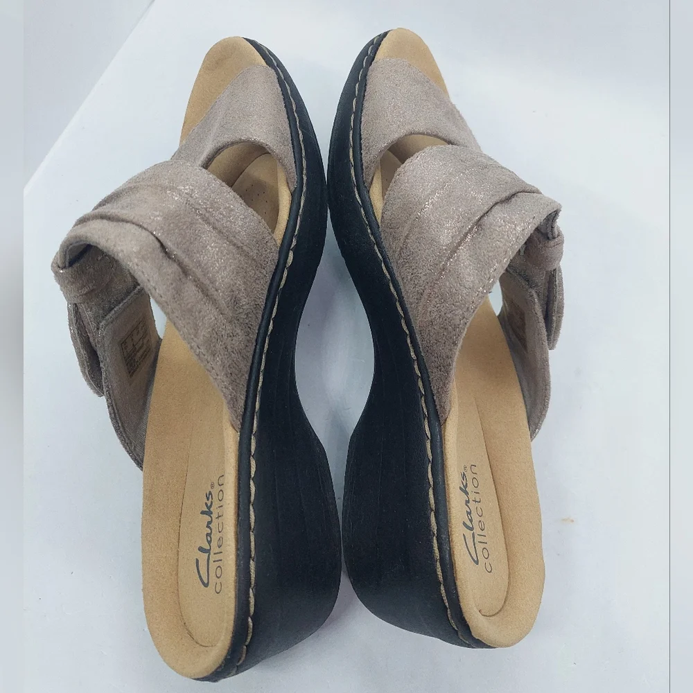 Clarks Sandals Merliah Charm SlipOn Beige Metallic Adjustable Comfort Womens 8M